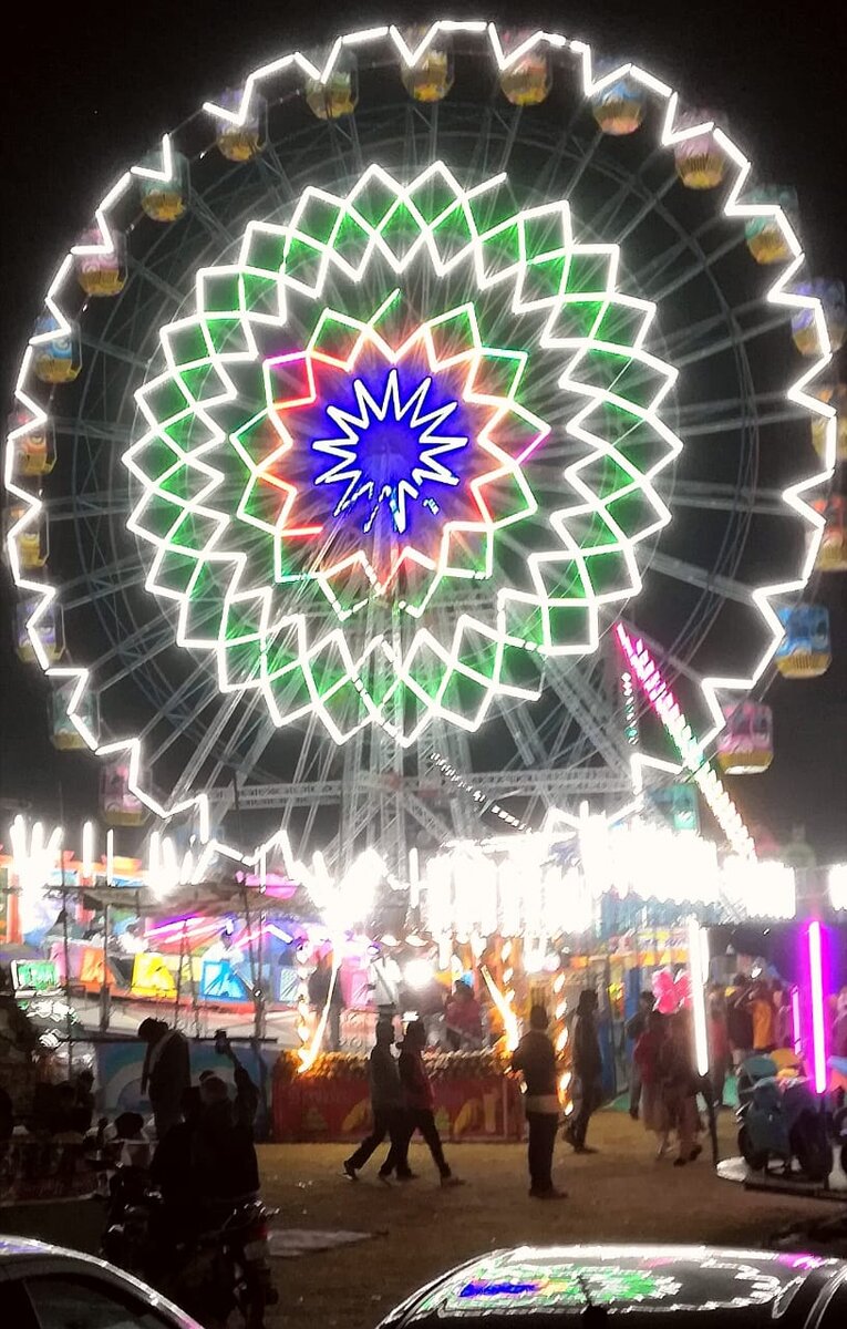 Колесо обозрения в Индии.