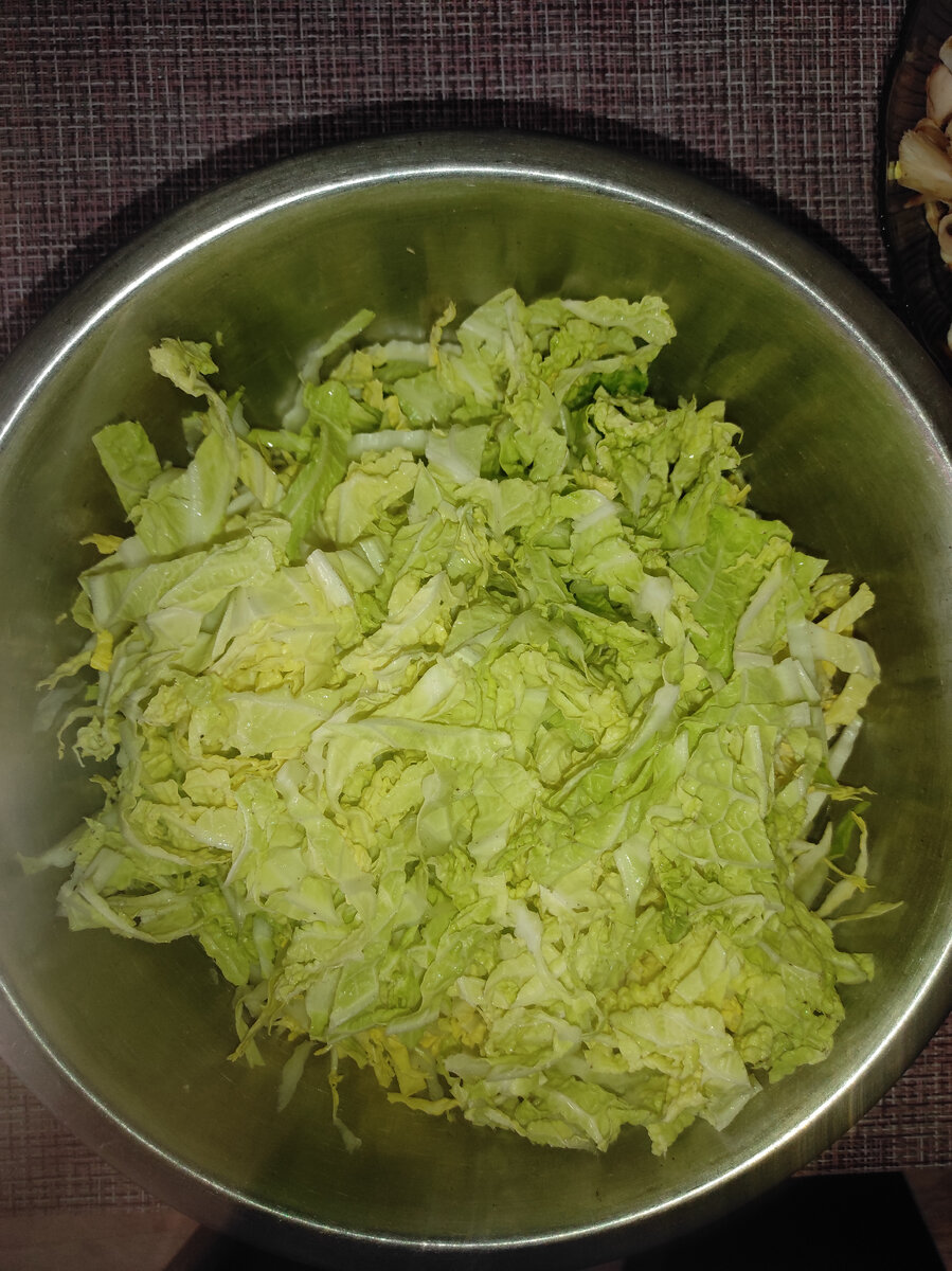 Нарезаем Пекинскую капусту 