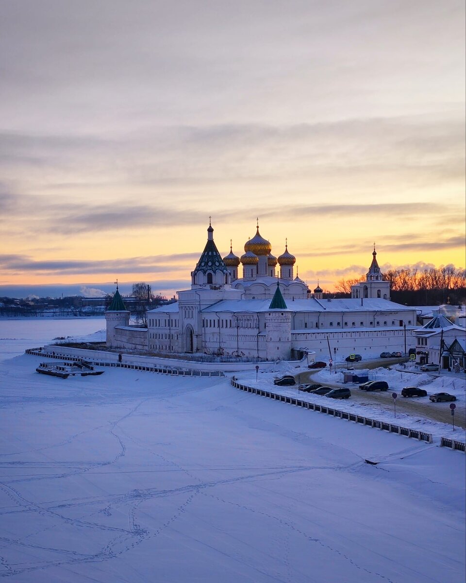 Женский монастырь в Костроме Пасха