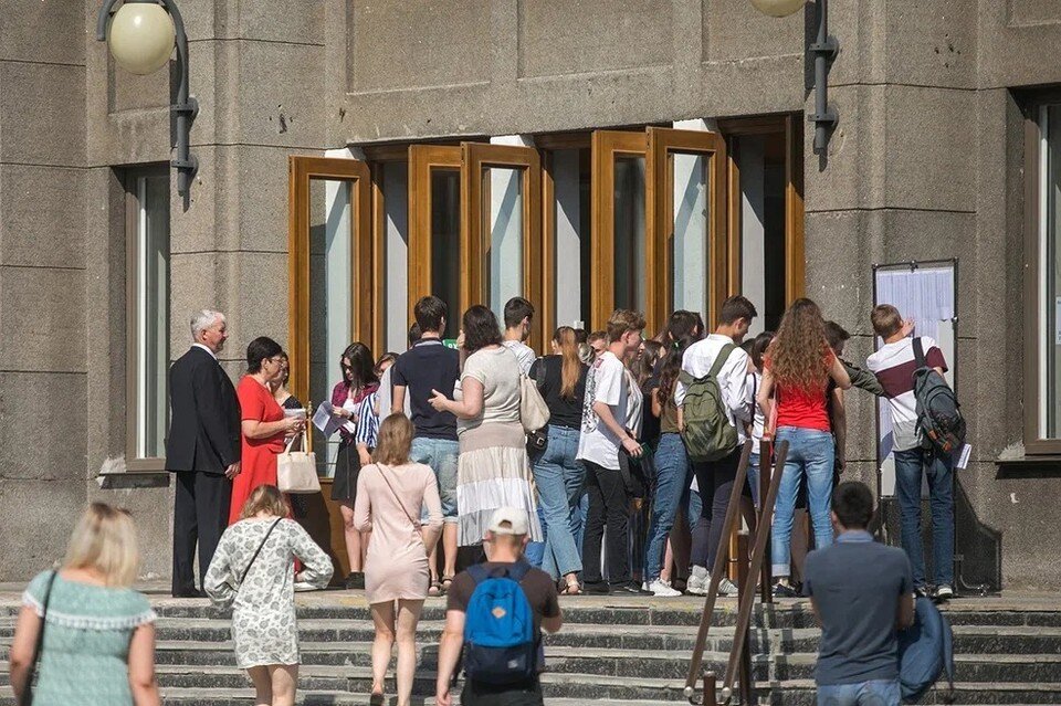     Желающих учиться в белорусских вузах каждый год хватает как среди самих белорусов, так и иностранцев. Павел МАРТИНЧИК