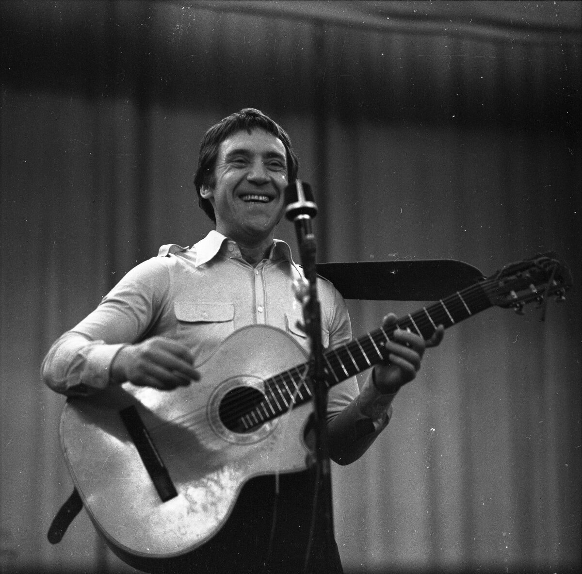 Владимир Высоцкий на одном из концертов