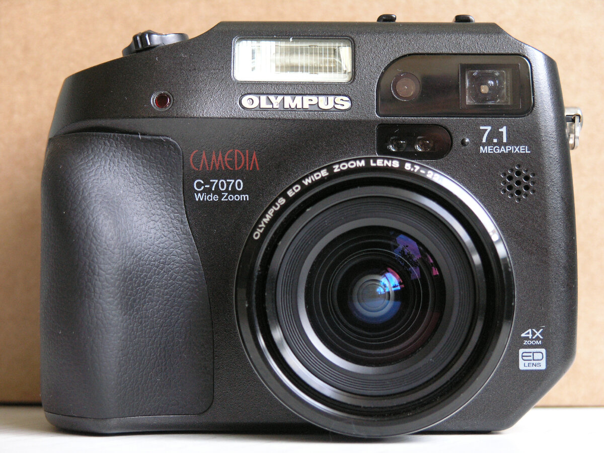 Olympus Camedia C-7070 Wide Zoom