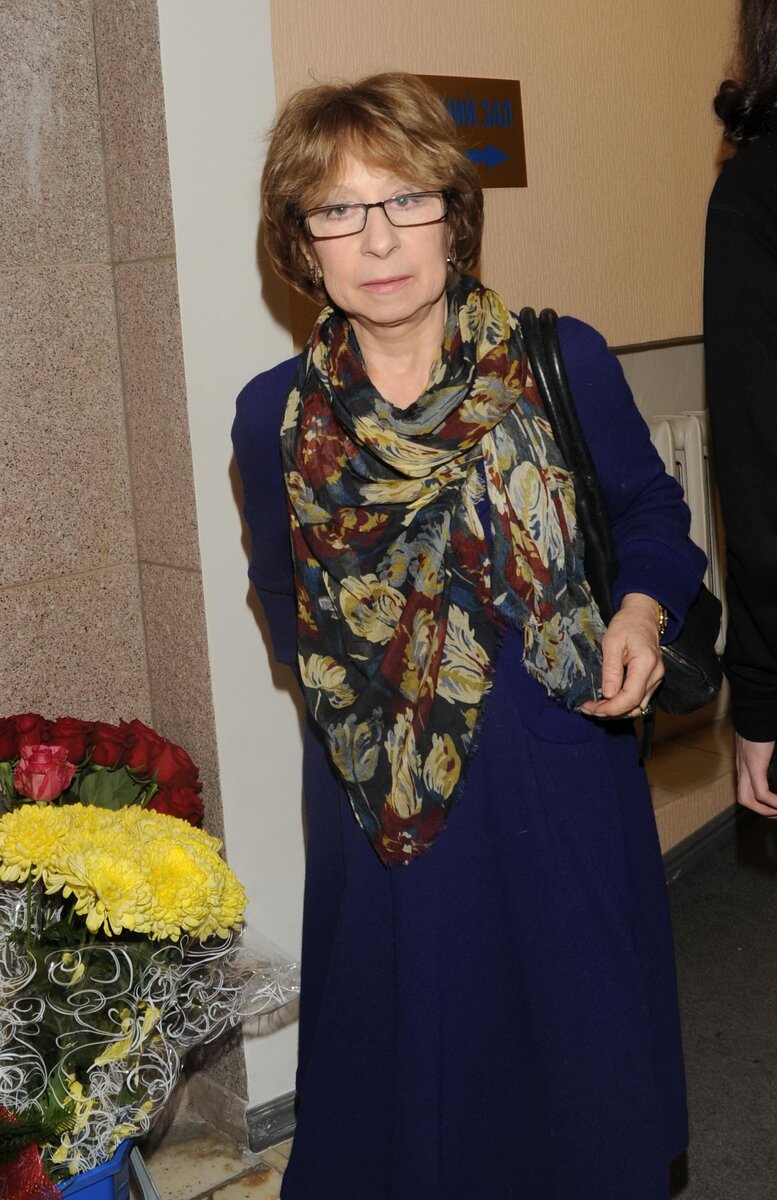    Лия Ахеджакова