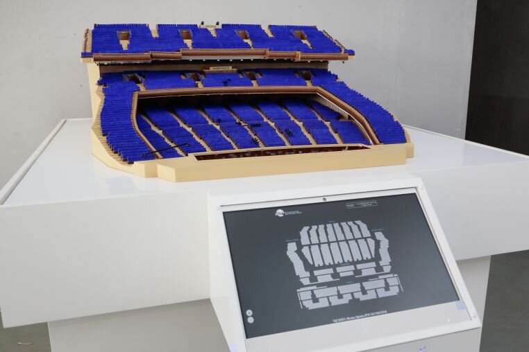 Тот самый Макет театра 1,5х1,5 метра и 6000 посадочных мест.