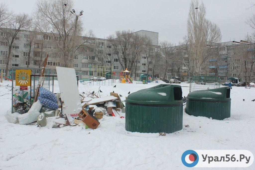    В одном из районов Оренбурга есть свалки, но нет покрытия для отведения вод и многого другого. Делом занялась прокуратура