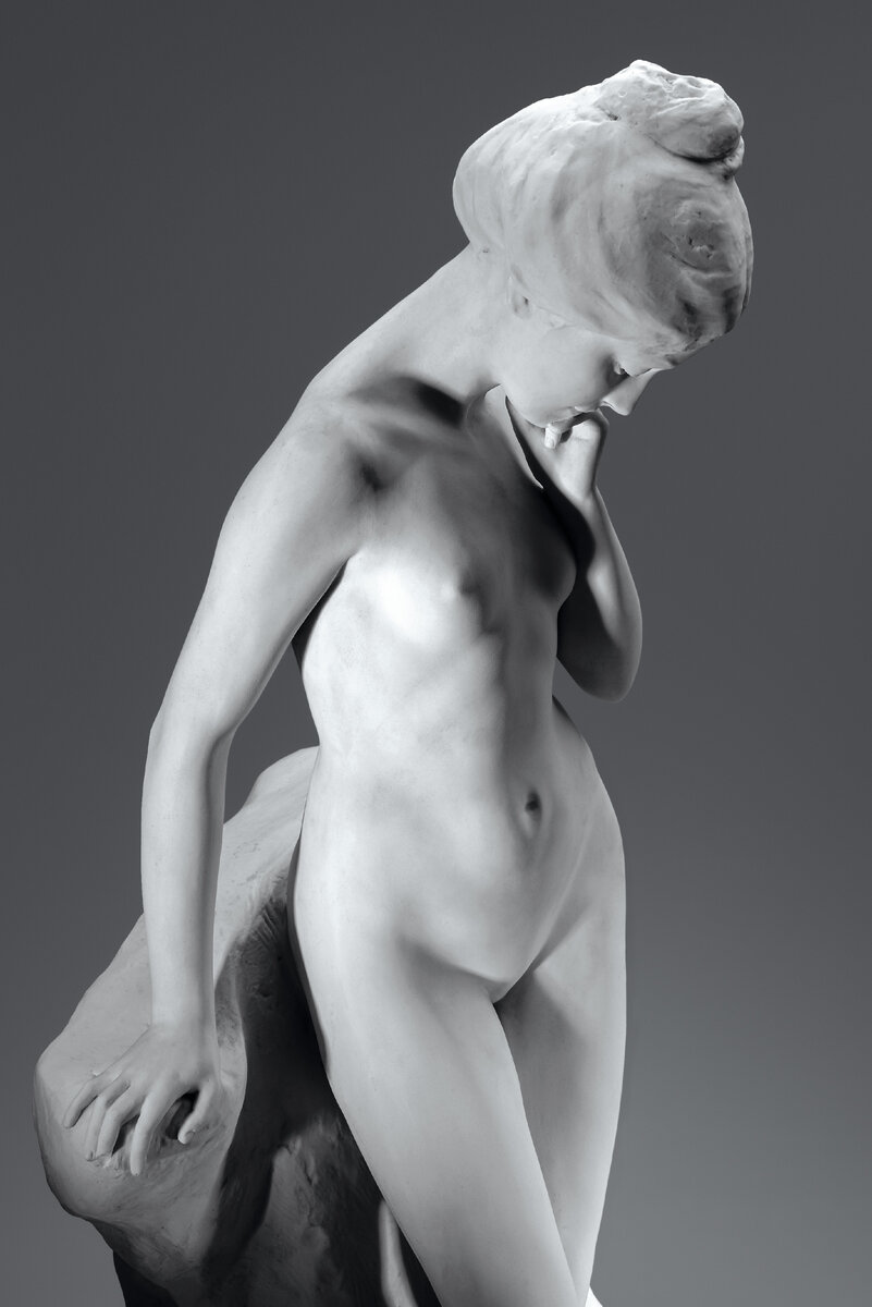 Скульптура «Юность» 1906
Россия, Санкт-Петербург. Императорские фарфоровый и стеклянный заводы 
Автор модели М. Л. Диллон (1858–1932), формовщик А. М. Лукин (1864 – ?; работал на Императорских заводах в 1886 – 1930-е) 
Бисквит 
Государственный Эрмитаж