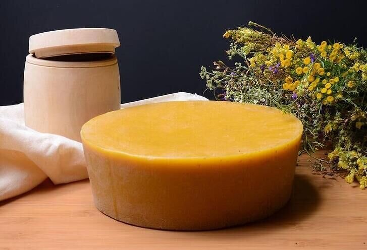 Пчелиный воск. Источник: medovyye-shtuchki.ru