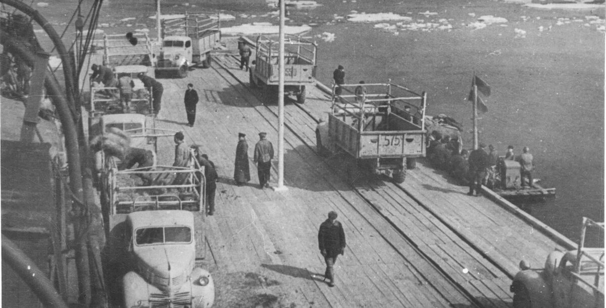 Кольцевое движение автомобилей на пирсе №1