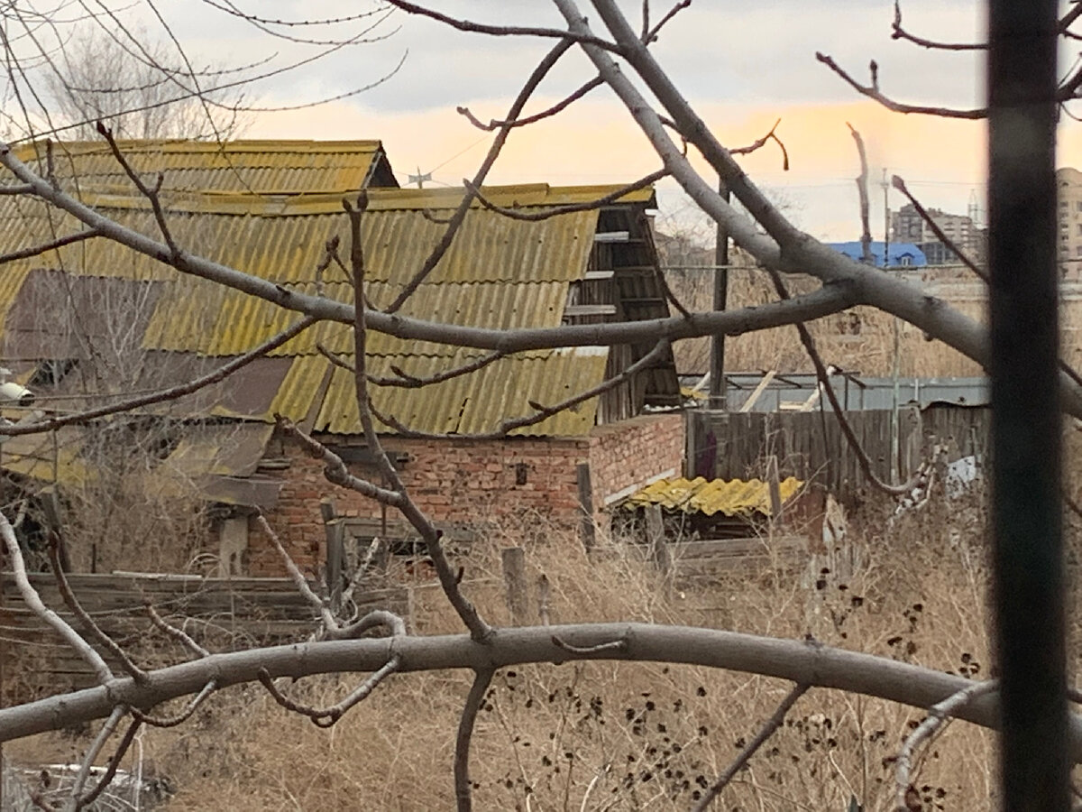 Фото автора. Частный домик, он всё ещё жилой…