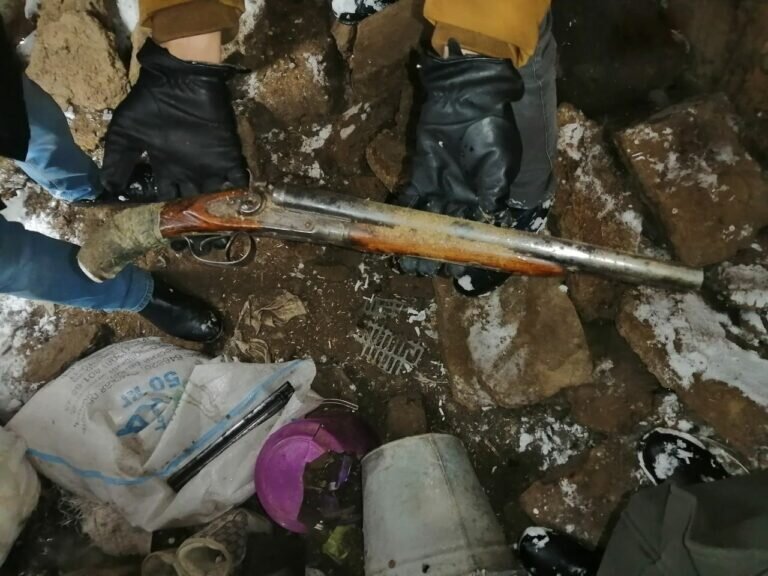    У жителя Акбулакского района нашли тайник с самодельным охотничьим обрезом Андрей Севостьянов