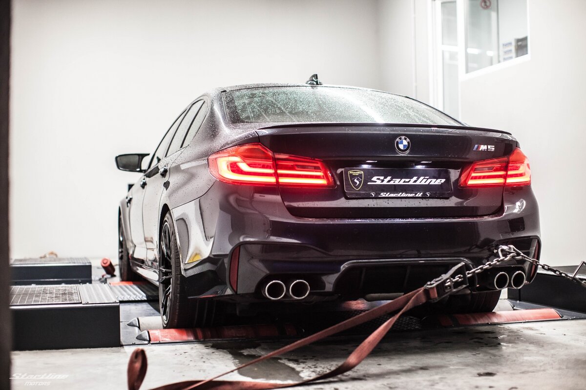 Более трёх десятилетий BMW предлагает водителям комбинацию роскошного, быстрого и спортивного седана,  который всем известен под названием М5. Хоть стандартные версии М5 очень быстрые и мощные - это идеальная платформа для тех, кто ищет острых ощущений. Отличный тому пример - улучшенная «StartLine Motors» BMW M5 F90.