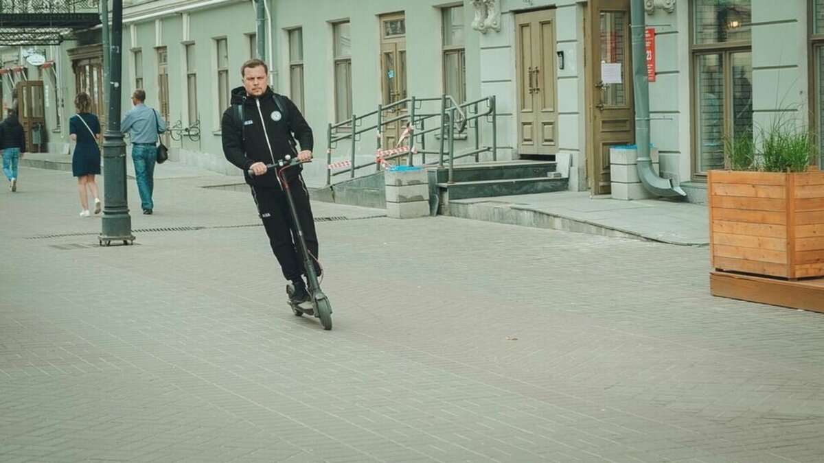     С 1 марта начинают действовать изменения в ПДД, которые закрепляют статус самокатов и определяют права и обязанности водителей средств индивидуальной мобильности. Рассказываем, как это повлияет на пешеходов, автомобилистов и самокатчиков.