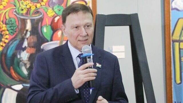     Более 15 миллионов рублей собрал благотворительный аукцион детских рисунков «Рисую! Мечтаю! Живу!» в помощь юным приморцам, страдающим онкологическими и гематологическими заболеваниями.