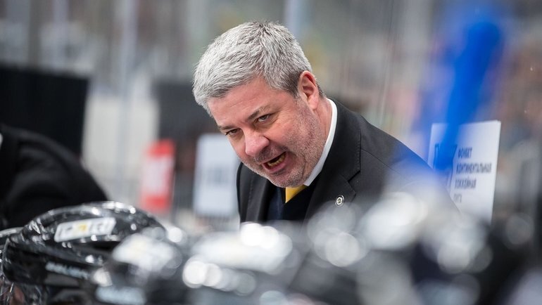    Главный тренер «Адмирала» Леонид Тамбиев.ХК «Адмирал»