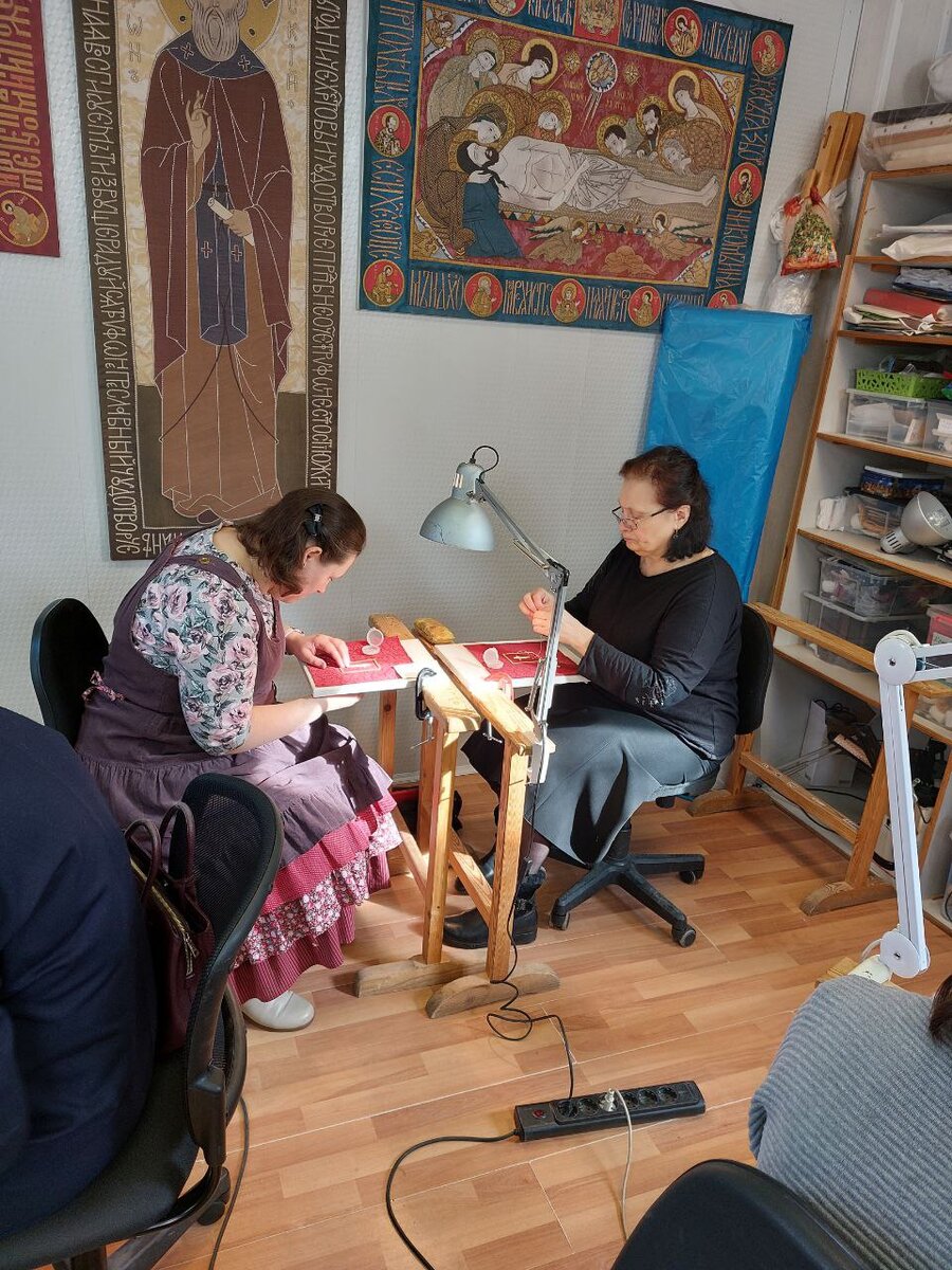 Вышивальщицы на мастер-классе