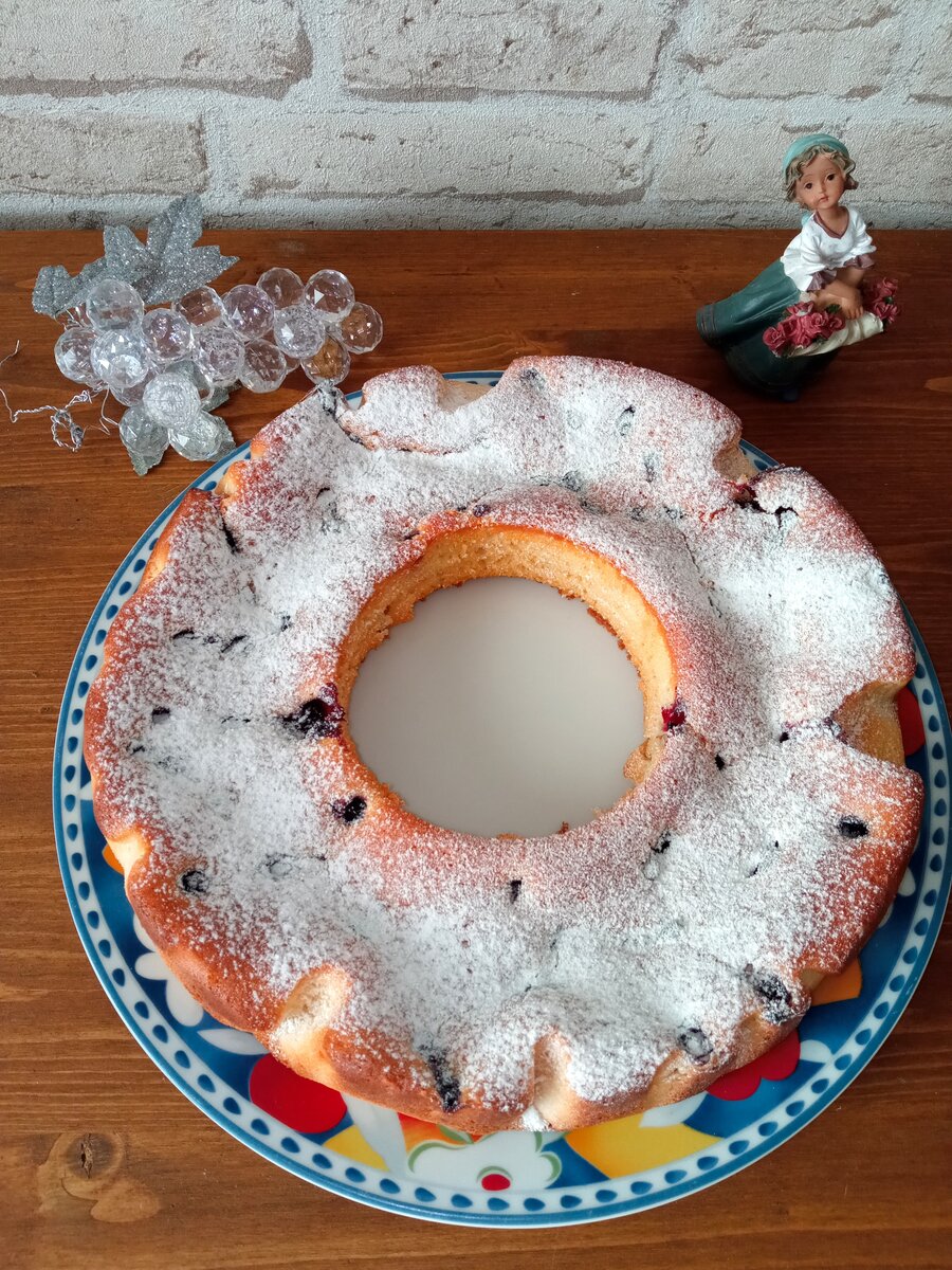 Пирог на кефире с ягодами. Фото автора 