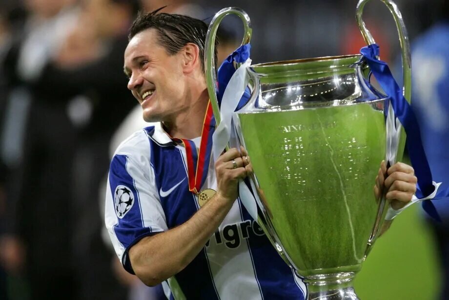 Дмитрий Аленичев победитель Лиги чемпионов (2003-2004) в составе португальского "Порто". 