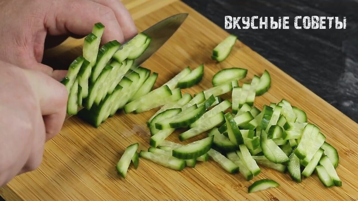 Как приготовить салат с пекинской капустой, помидорами и зеленым луком