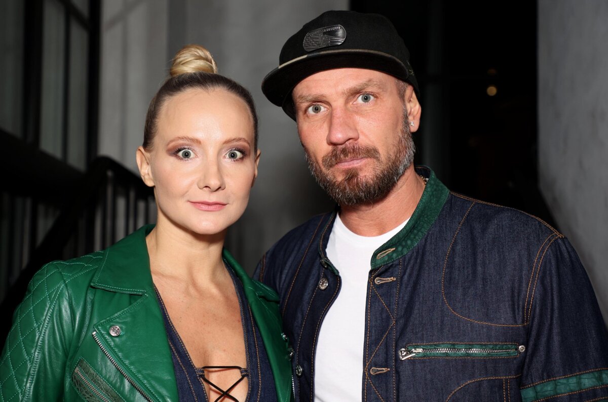    Оксана Домнина помогает Роману Костомарову бороться за жизньPersonaStars