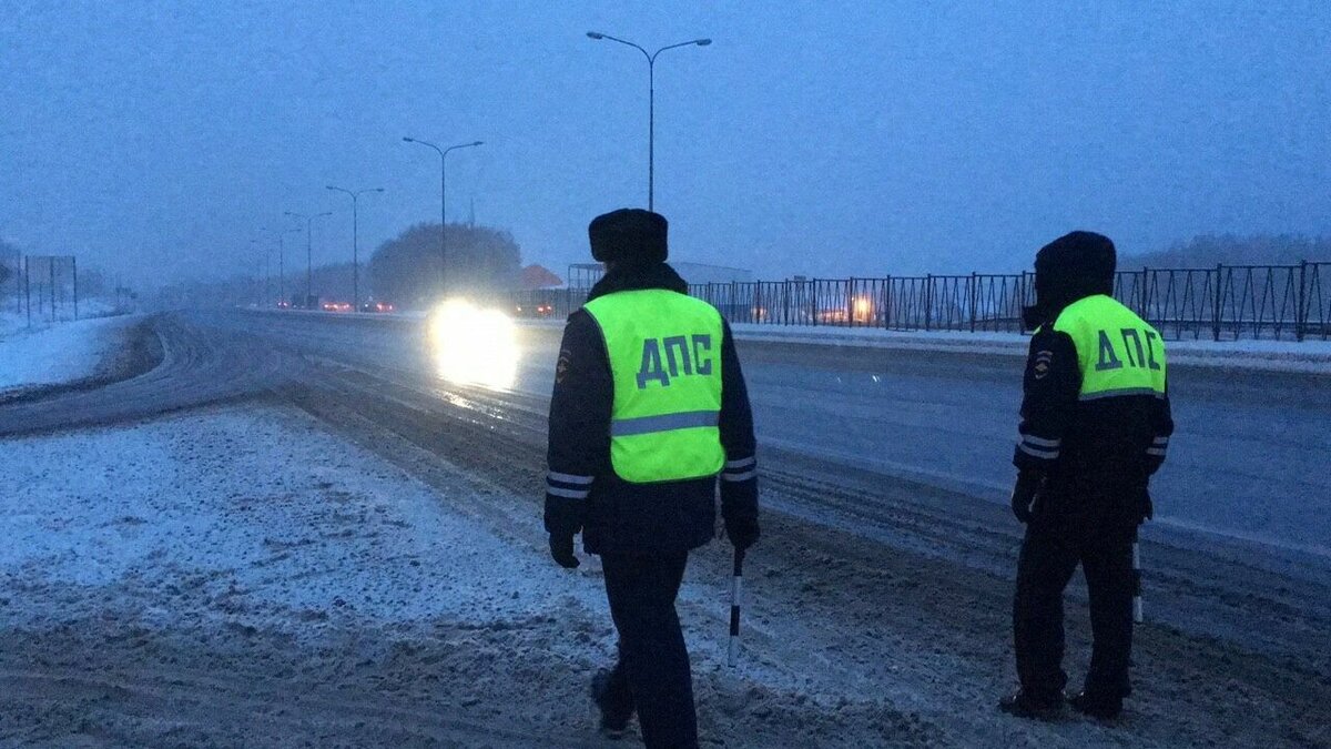     Ежегодно МВД Татарстана проводит опросы населения, в том числе узнает, работу каких ведомств необходимо улучшить. В течение последних пяти лет жители республики регулярно сообщали о необходимости обратить внимание на ГИБДД. Почему это происходит — в материале Inkazan.