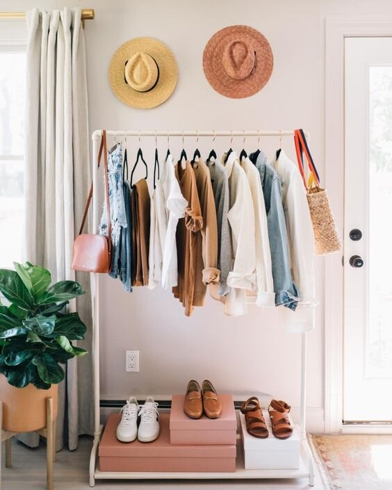 Капсульный гардероб - идеальная система для тех, у кого не так много времени на раздумья "А что мне надеть сегодня?".