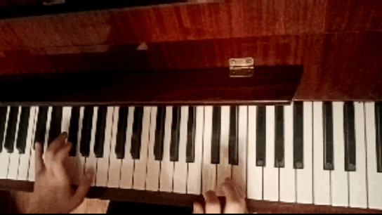 Гиф автора. Моя ученица играет