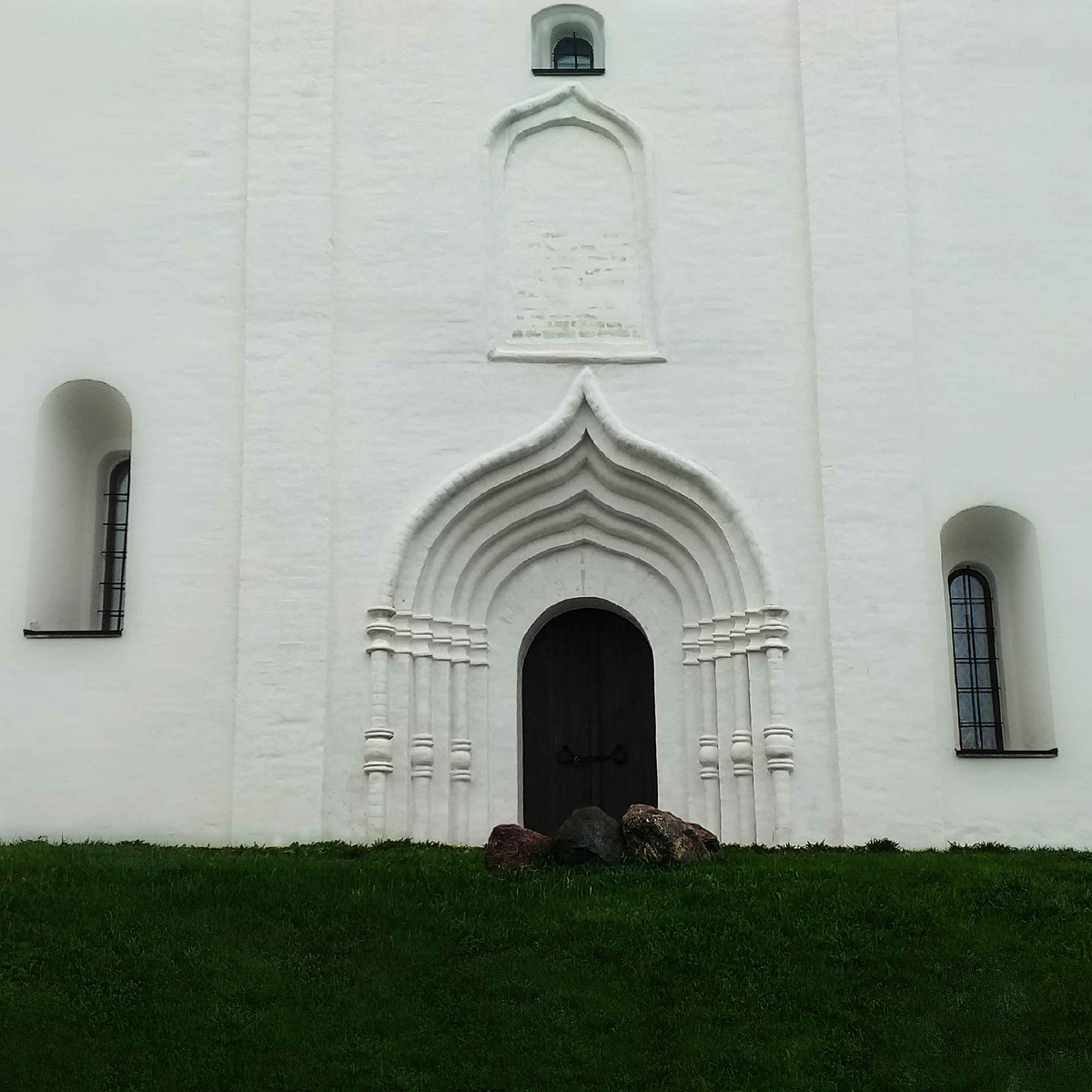 📷 церковь архангела Гавриила (1531 - 1534 гг.),
Кирилло-Белозерский монастырь;
фото братии