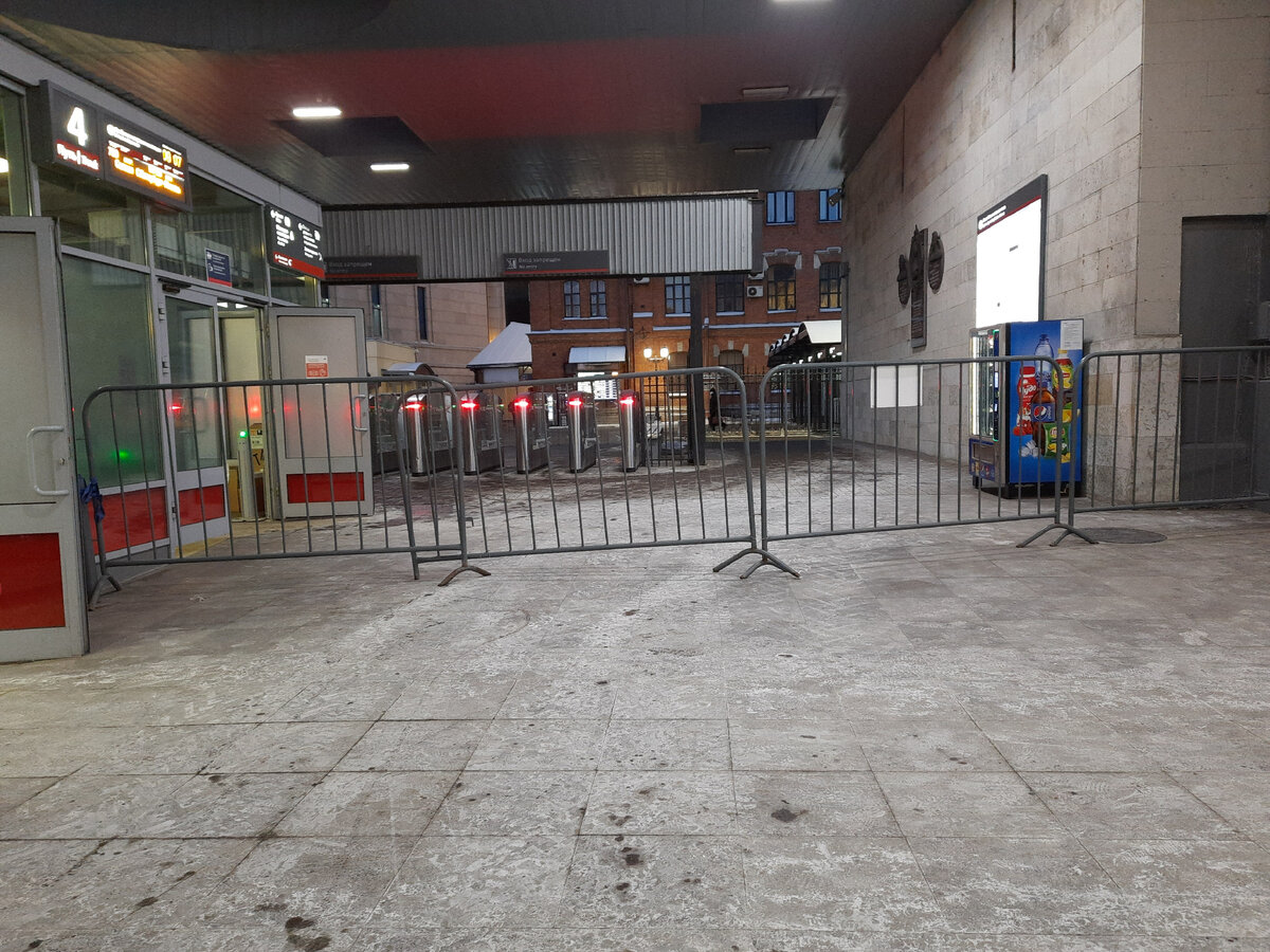 Заборы на Московском вокзале Петербурга