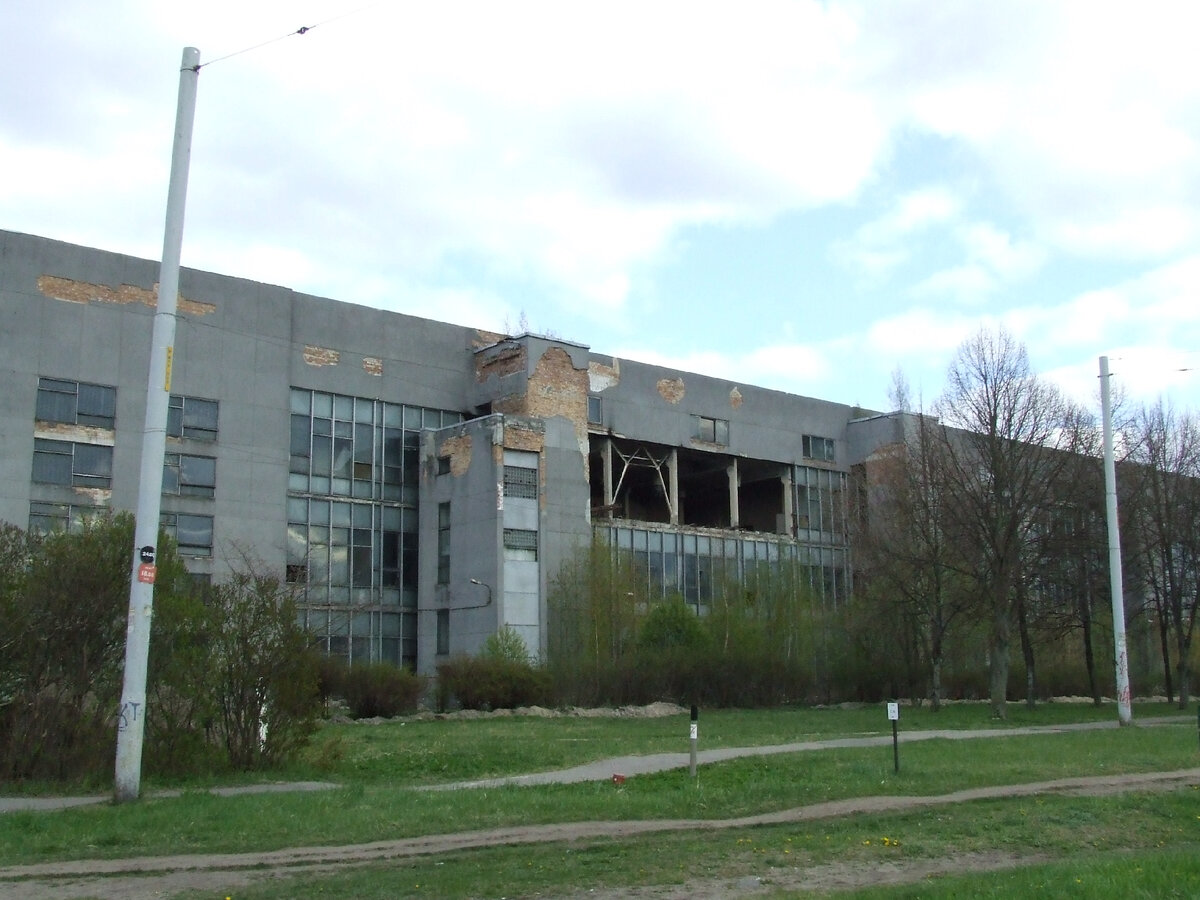 Знаменитый завод "Радиотехника в Риге, на котором трудились тысячи человек. Фото автора