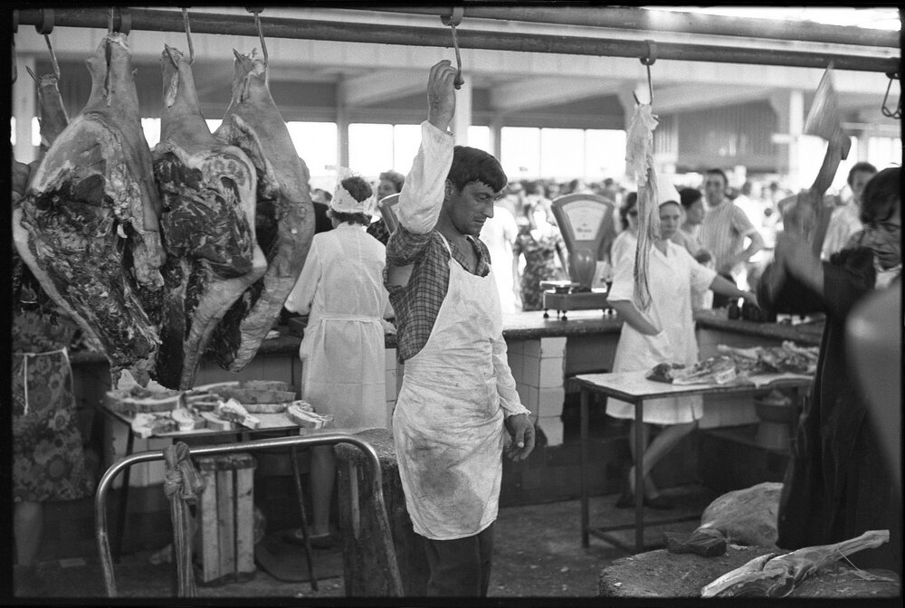 Мясной ряд на Центральном рынке. Владимир Соколаев, 20 июня 1981 года, г. Новокузнецк, МАММ/МДФ.