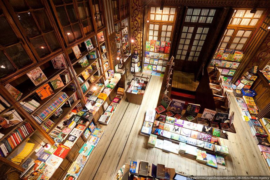 Наличие книг в книжных. Книжный магазин. Красивый книжный магазин. Необычные книжные магазины. Красивая библиотека.