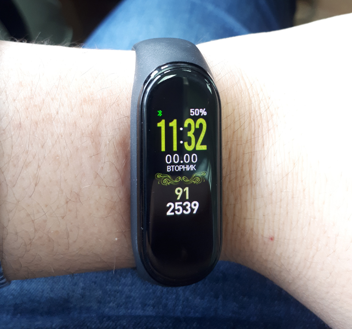 Обычный браслет. Стал считать шаги.