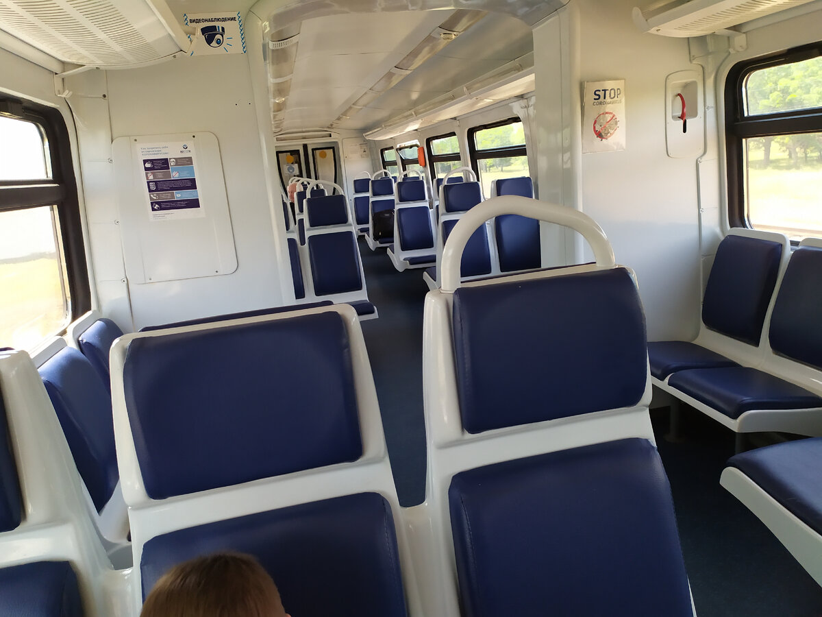 Вагон пустой электрички, следующей до Феодосии. Фото автора. 