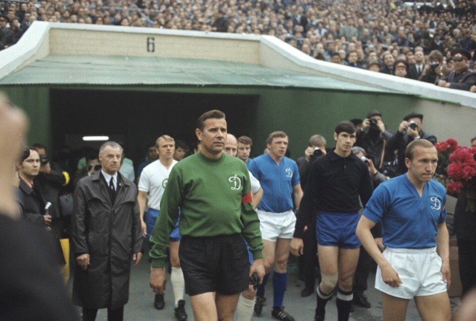 Лев Яшин на прощальном матче.