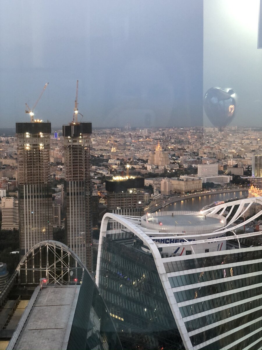 Любимое место всех туристок Москвы — башня Москва-Сити