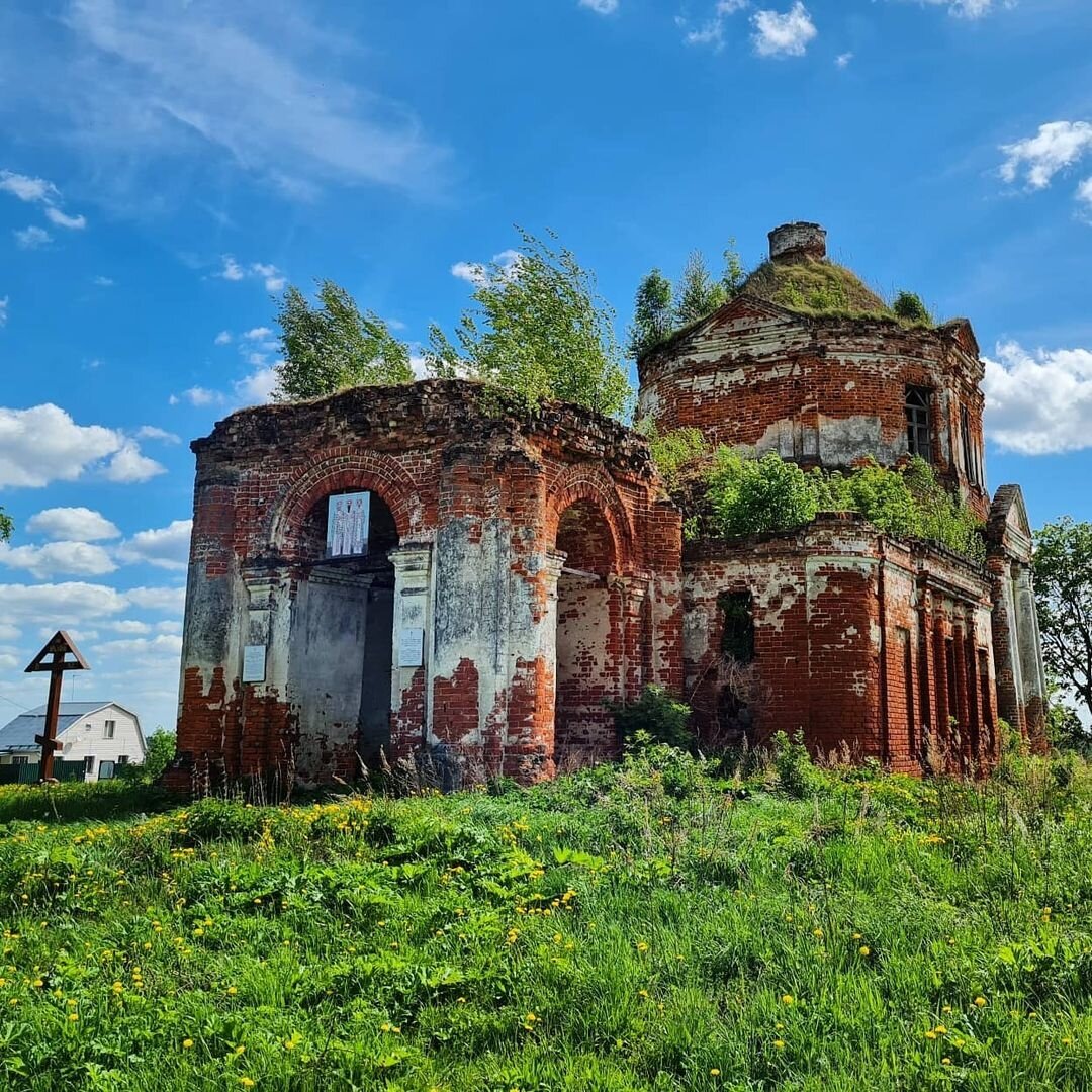 Заброшеная церковь оказалась действующей