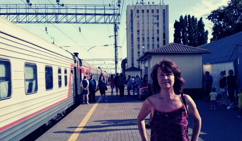 "На дальней станции сойду..."