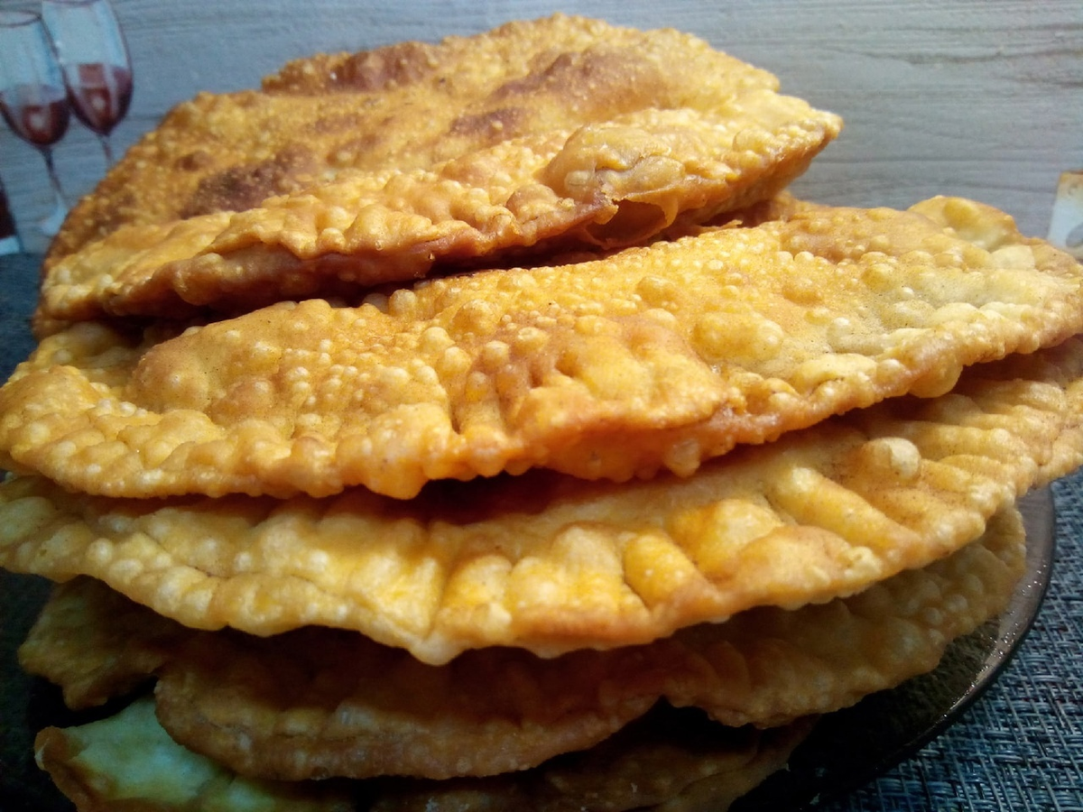 РЕЦЕПТ ПУЗЫРЧАТЫХ ЧЕБУРЕКОВ НА КАНАЛЕ ГОТОВИМ ДОМА ВКУСНО