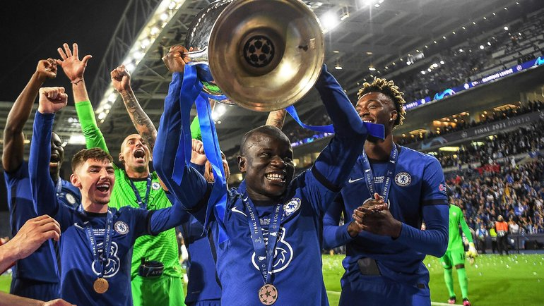 Источник: https://www.sport-express.ru/football/champions-league/reviews/ngolo-kante-pochemu-francuz-kotoryy-stal-luchshim-igrokom-finala-ligi-chempionov-dostoin-zolotogo-myacha-1794457/