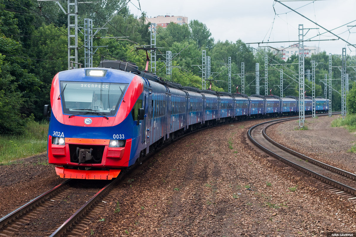 Электропоезд ЭП2Д-0033 в районе станции Подмосковная. Фото с сайта trainpix.org/photo/251677/