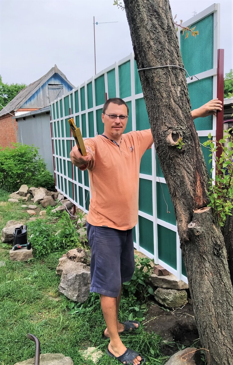 Работы по благоустройству дома и двора  предстоит ещё немало. 