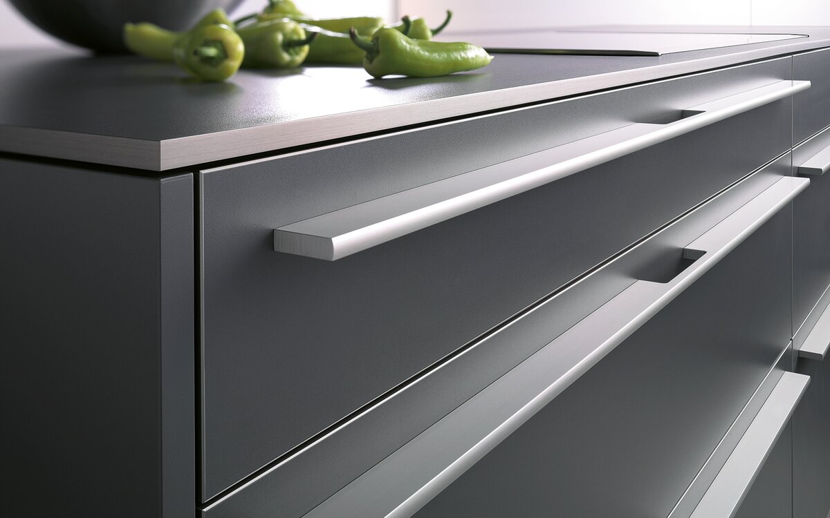 Интегрированные фасады. Ручки Siematic. Фурнитура для кухонь Siematic. Ручка интегрированная в фасад Модус. Алюминиевый профиль gola Siematic