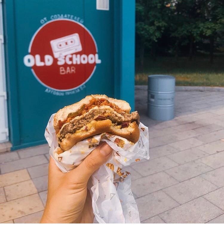 Легендарный бургер, классический чизбургер в нашем исполнении "Перервенский".