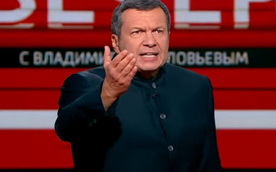 Владимир опять кого-то разоблачает! Кадр из «Воскресный вечер с Владимиром Соловьёвым»