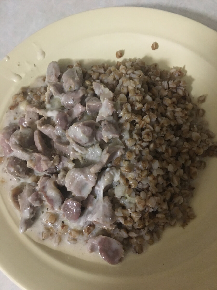 Нежнейшие куриные желудки с гречкой.