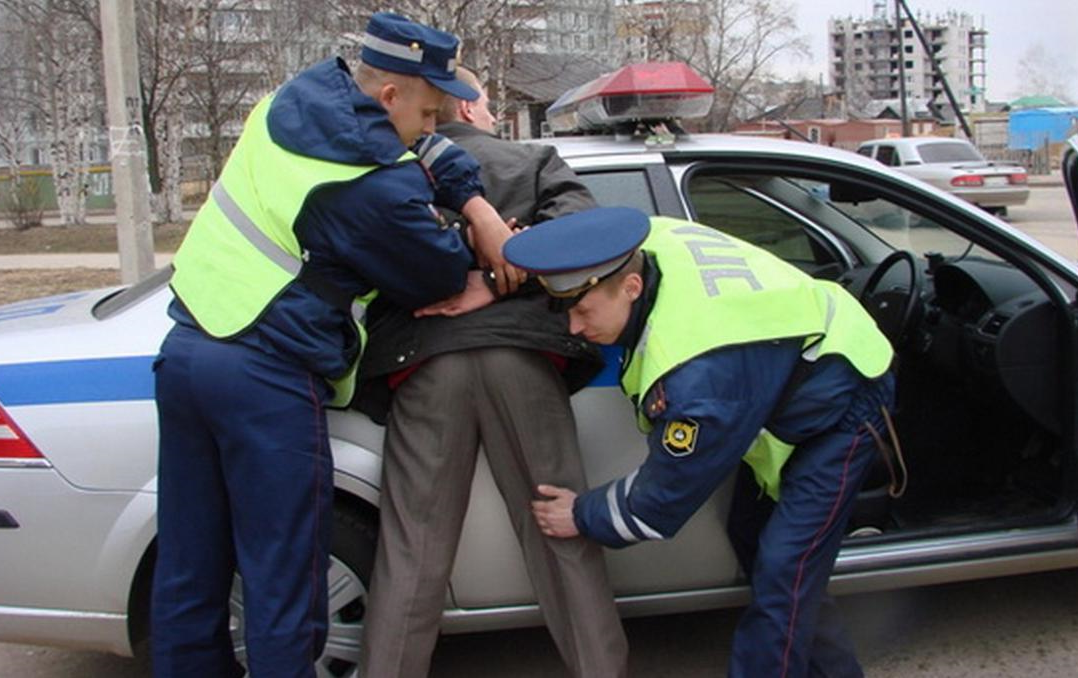 Сотрудники ГИБДД.