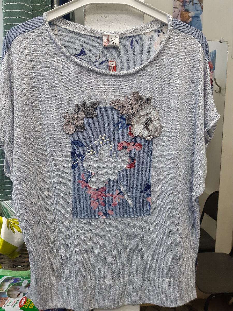 Польская футболка, 5 300 в розницу, размеры 46-54.