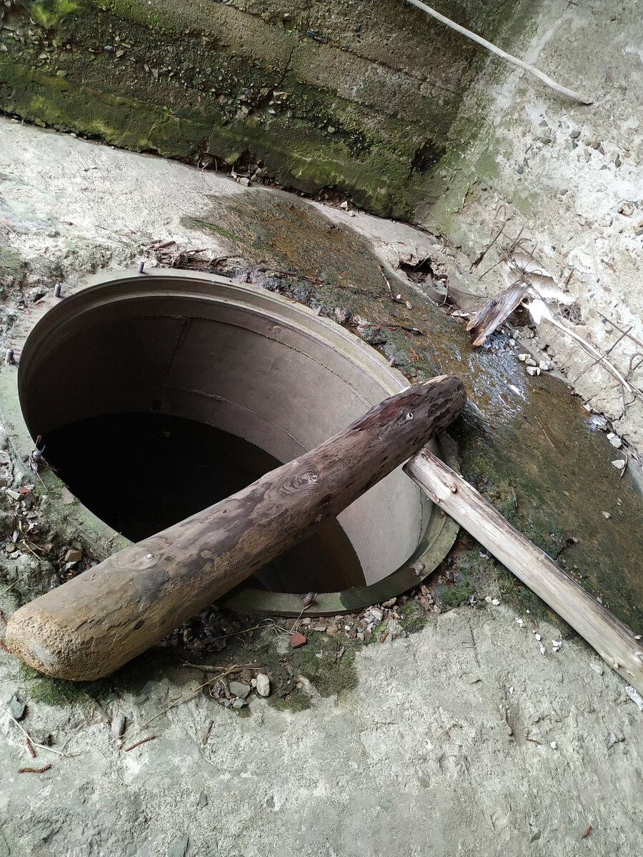 Внутри строения