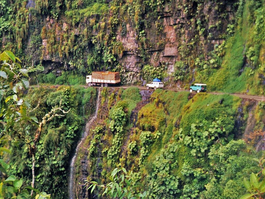 World most dangerous. Дорога Юнгас в Боливии. Северная Юнгас роуд, Боливия. Дорога смерти Юнгас. Дорога смерти Юнгас в Боливии.