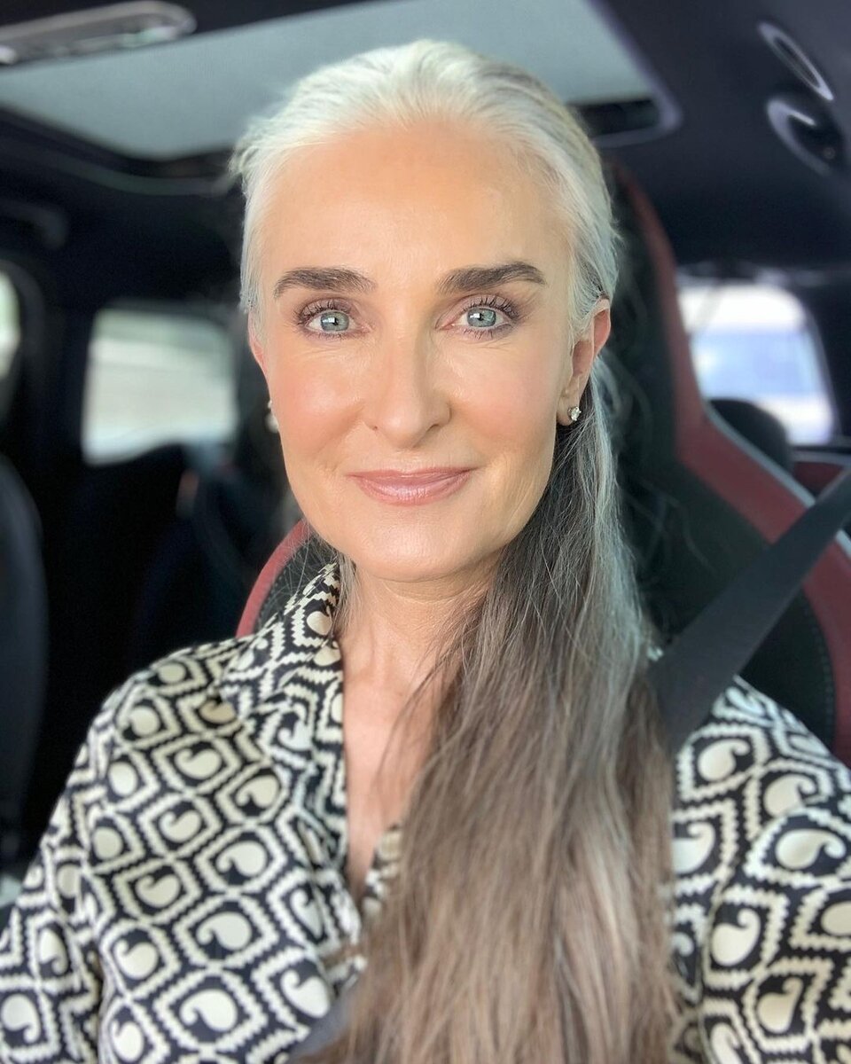 Instagram: @carolinelabouchere  